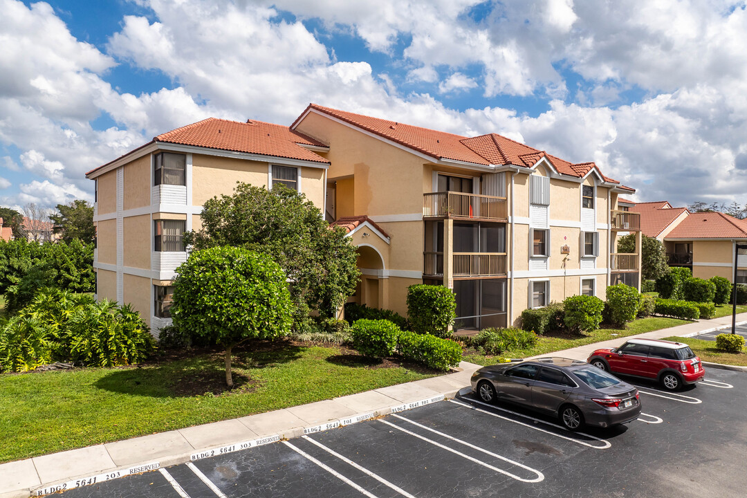 The Grand Oasis in Coral Springs, FL - Building Photo