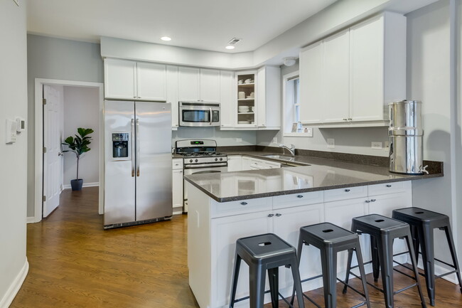 1541 W Roscoe St in Chicago, IL - Building Photo - Building Photo