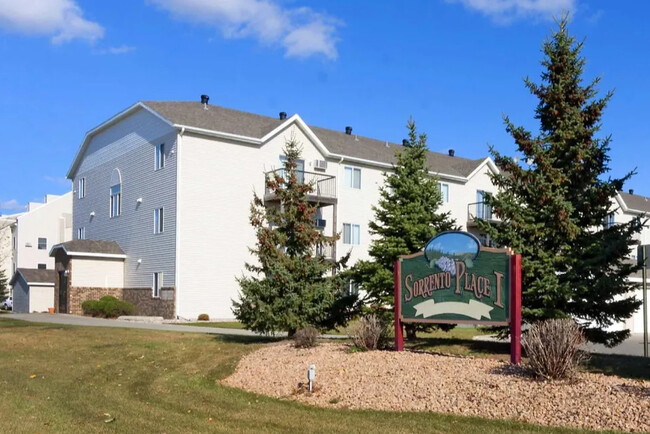 Sorrento I & II Apartments in Fargo, ND - Building Photo - Building Photo