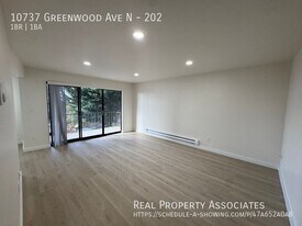 10737 Greenwood Ave N in Seattle, WA - Building Photo