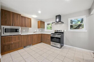 2320 Patterson Rd in Florissant, MO - Foto de edificio - Building Photo