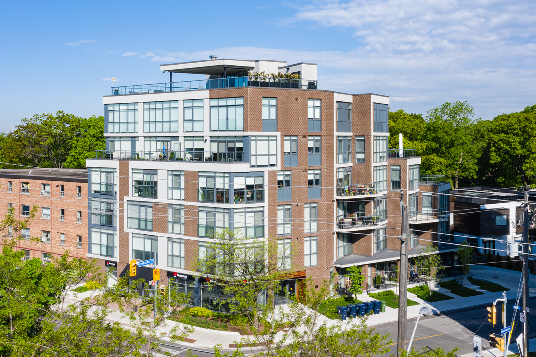 Hunt Club Terrace in Toronto, ON - Building Photo