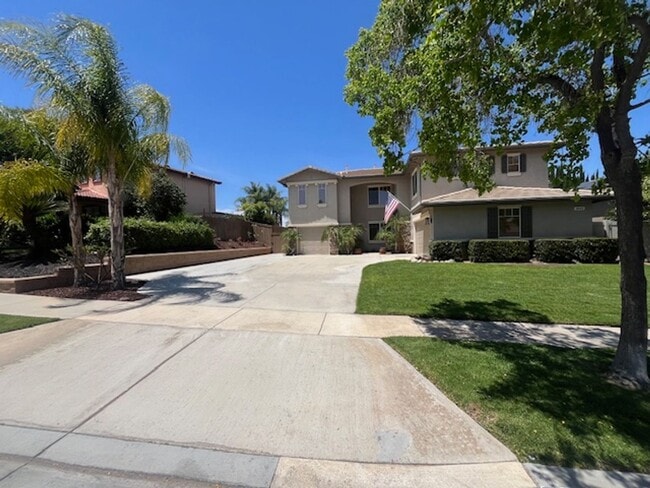 property at 1443 Roadrunner Dr