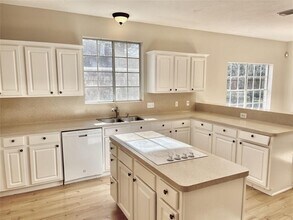 8806 Edenbridge St in Spring, TX - Building Photo - Building Photo