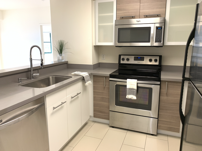 988 Franklin St, Unit 703