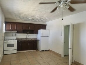 1916 Claire Ave, Unit D in Gretna, LA - Building Photo - Building Photo