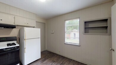 2702 Bolivar St in Denton, TX - Building Photo - Building Photo