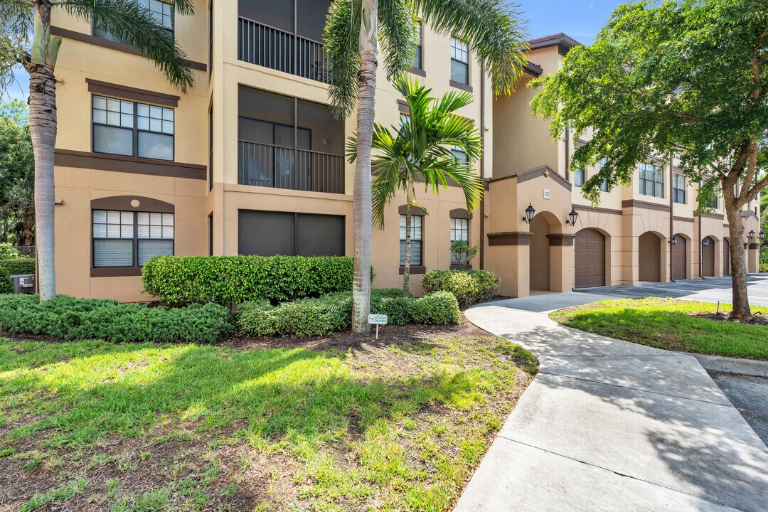 12975 Positano Cir in Naples, FL - Building Photo