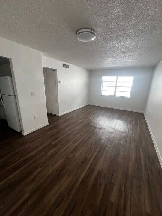 3149 Center St in Miami, FL - Building Photo