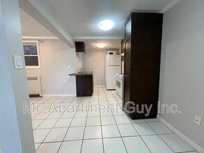 16 Kingsway Dr in Hamilton, ON - Building Photo - Building Photo