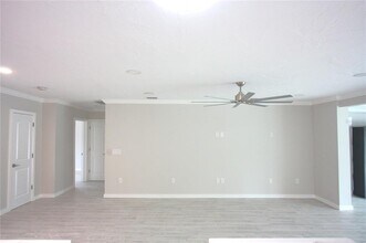 306 Island Cir in Siesta Key, FL - Building Photo - Building Photo