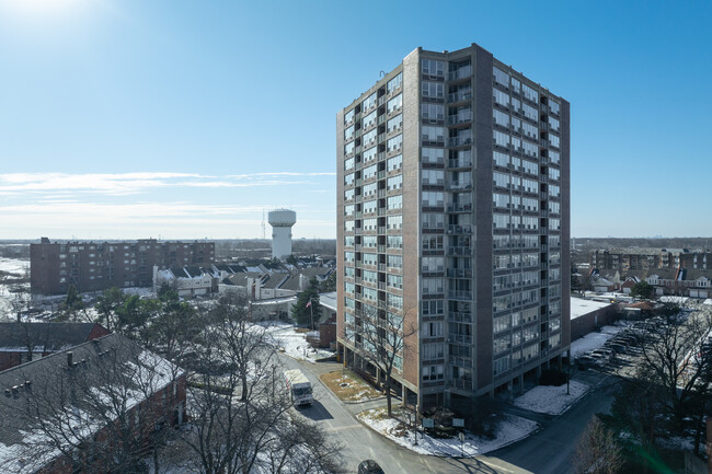 Towers of Triumvera in Glenview, IL - Building Photo - Building Photo