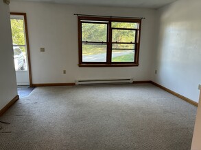 90 Godfrey Rd in Groton, CT - Building Photo - Building Photo