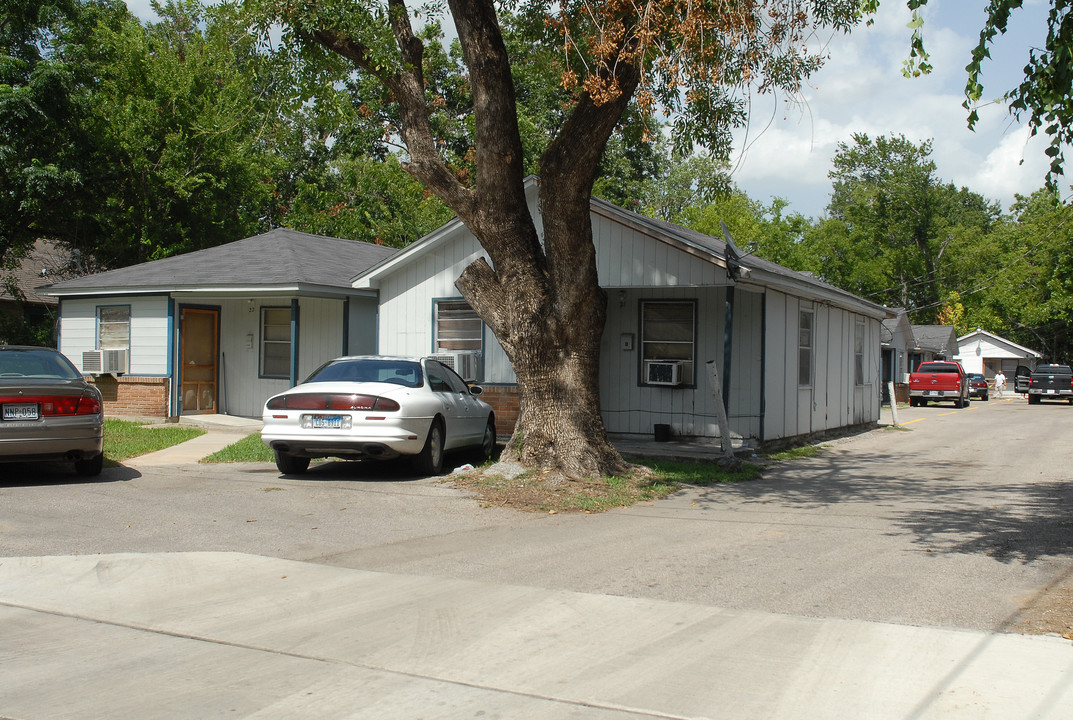 Lavender Oaks in Houston, TX - Building Photo