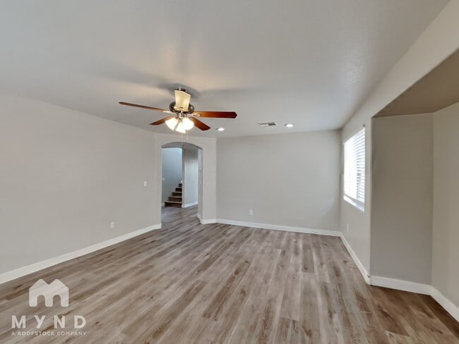 8152 Finch Feather St in Las Vegas, NV - Foto de edificio - Building Photo