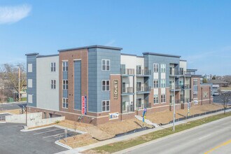 Duet Apartments in Menomonee Falls, WI - Foto de edificio - Building Photo
