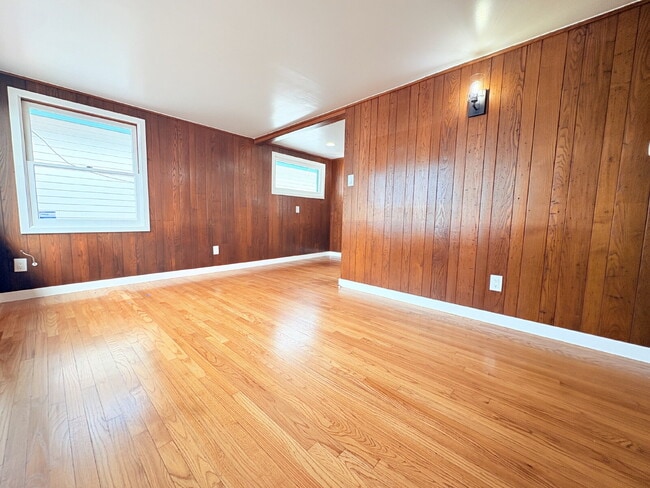 5075 Niagara Ave in San Diego, CA - Foto de edificio - Building Photo