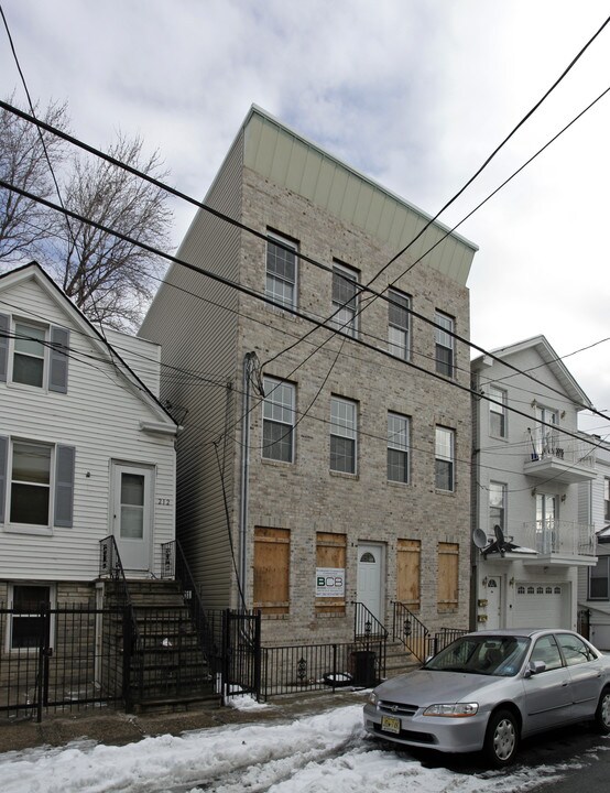 210 South St in Jersey City, NJ - Building Photo