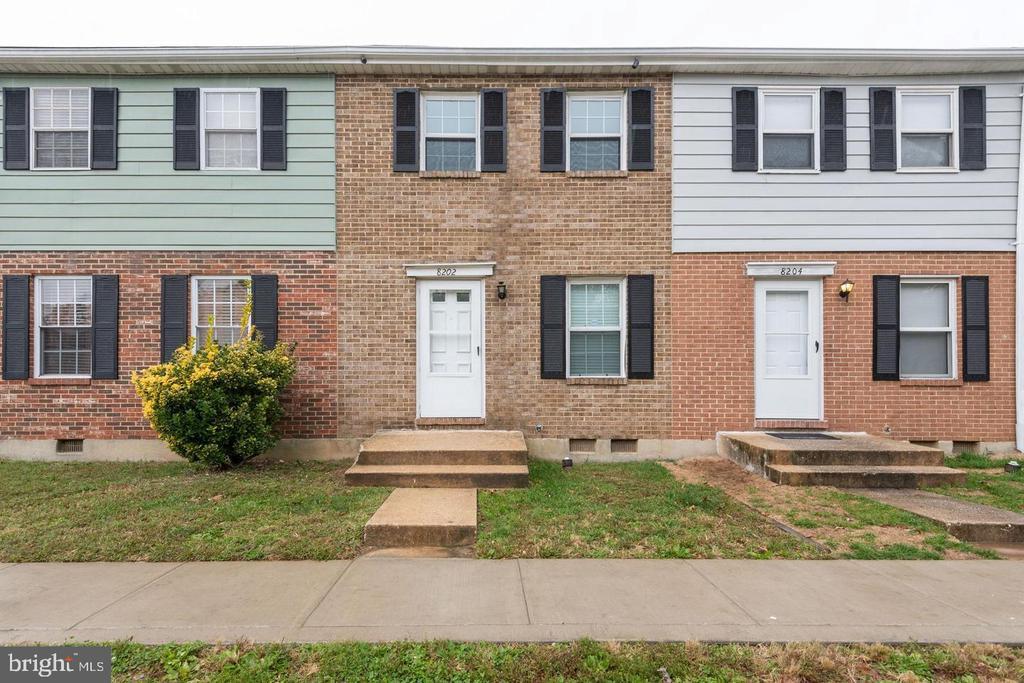 8202 Marlton Ct in Severn, MD - Building Photo