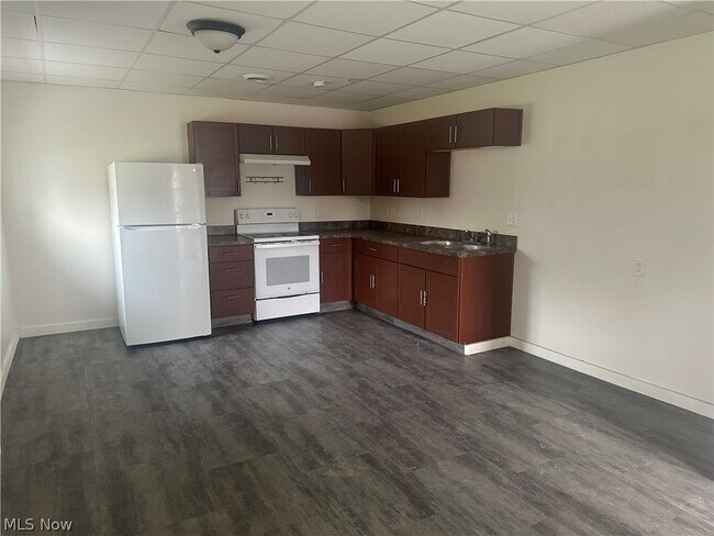 5885 Youngstown Hubbard Rd in Hubbard, OH - Building Photo - Building Photo