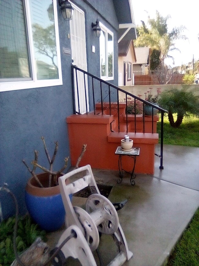 558 Brooks Ave in Venice, CA - Foto de edificio - Building Photo