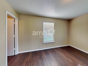 8450 Ash Grove Dr in Indianapolis, IN - Building Photo - Building Photo
