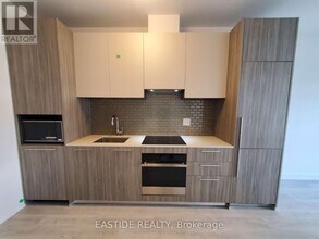 65 Broadway Ave in Toronto, ON - Building Photo - Building Photo