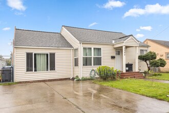 2045 Liberty St NE in Salem, OR - Building Photo - Building Photo