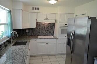 451 Monterey Ave in Cape Coral, FL - Foto de edificio - Building Photo