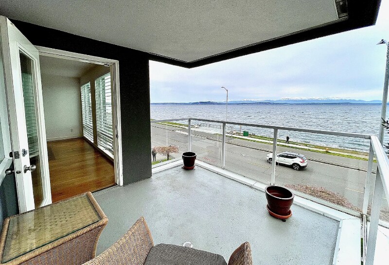 1402 Alki Ave SW in Seattle, WA - Building Photo