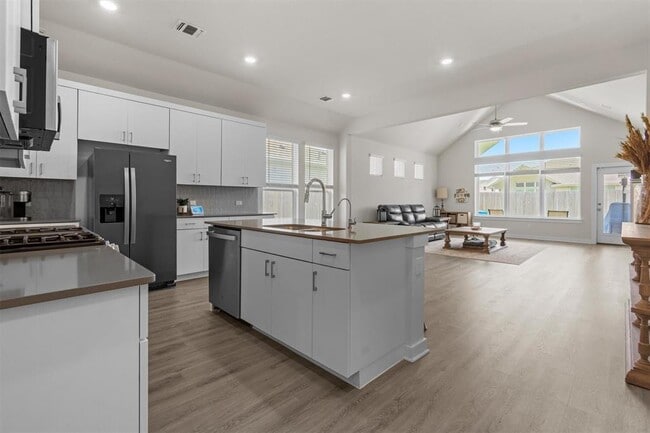 12805 Albatross Pass