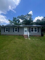 2413 Shawnee Dr in Sanford, NC - Building Photo