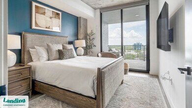 221 Main St N, Unit 1117 in St. Petersburg, FL - Foto de edificio - Building Photo