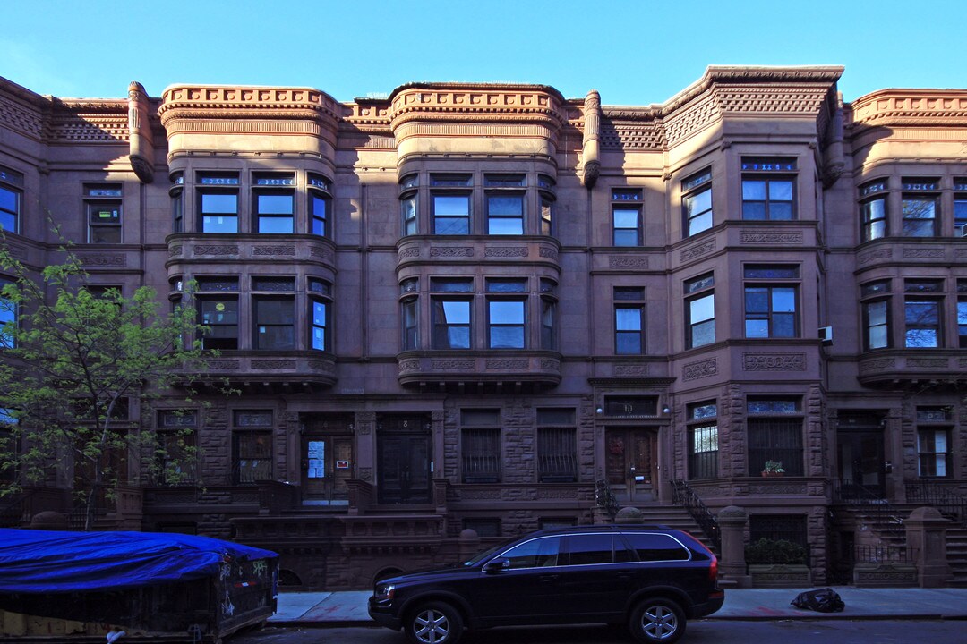 8 W 122nd St in New York, NY - Building Photo