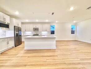 330 Nat'l Gdn Ln in Vacaville, CA - Building Photo - Building Photo