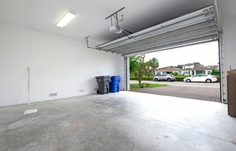 5663 Brookfield Cir in Fort Lauderdale, FL - Building Photo - Building Photo