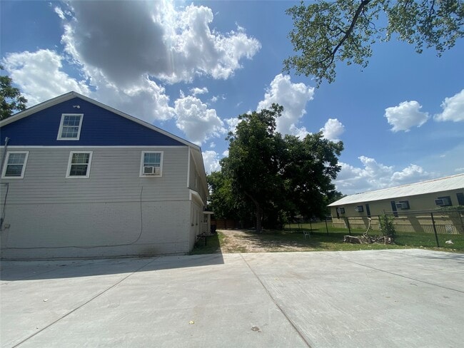 5301 Collingsworth St in Houston, TX - Building Photo - Building Photo