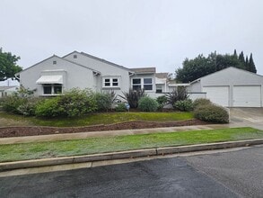 7801 Flight Ave in Los Angeles, CA - Building Photo - Building Photo