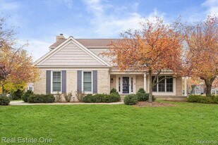 1568 Grandview Dr in Rochester Hills, MI - Building Photo