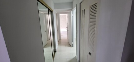 7747 SW 86th St, Unit D 304 in Miami, FL - Foto de edificio - Building Photo