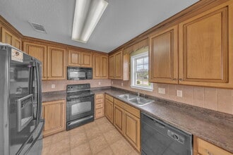 5098 Branch Point Dr in Valdosta, GA - Building Photo - Building Photo