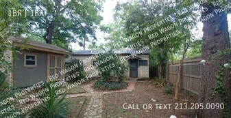 530 W Summit Ave. in San Antonio, TX - Building Photo