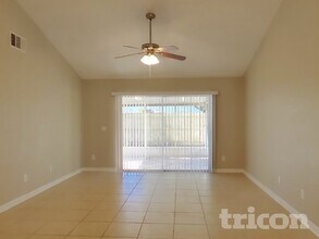 1627 Chatham Cir in Apopka, FL - Foto de edificio - Building Photo