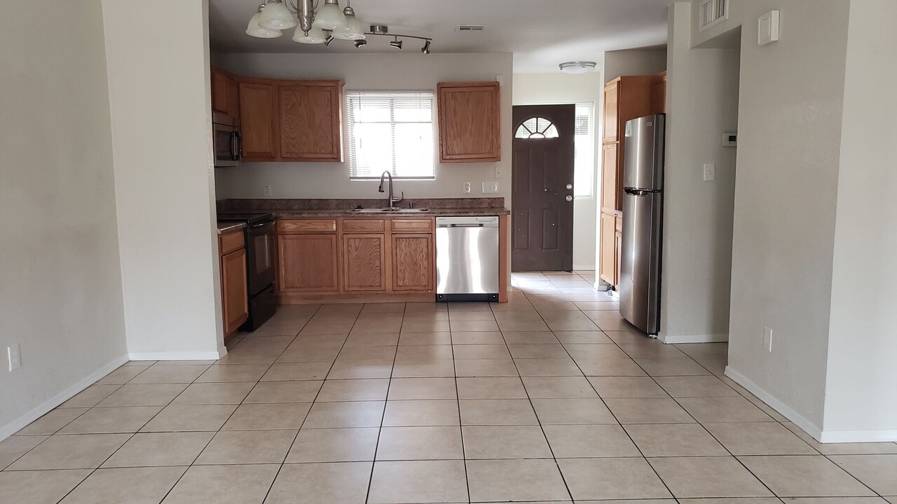2410 W Earll Dr in Phoenix, AZ - Building Photo