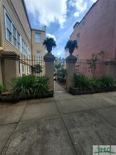 208 E Jones St in Savannah, GA - Building Photo - Building Photo