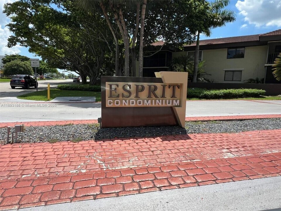 9691 SW 138th Ave in Miami, FL - Building Photo