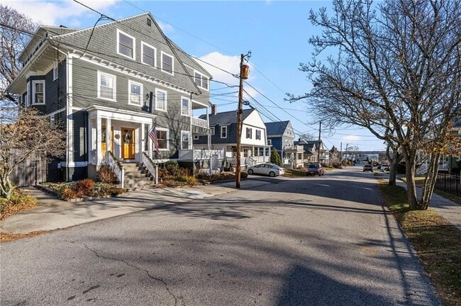 73 Bayside Ave in Warwick, RI - Building Photo - Building Photo