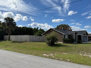 3025 Greynolds St in Deltona, FL - Building Photo - Building Photo