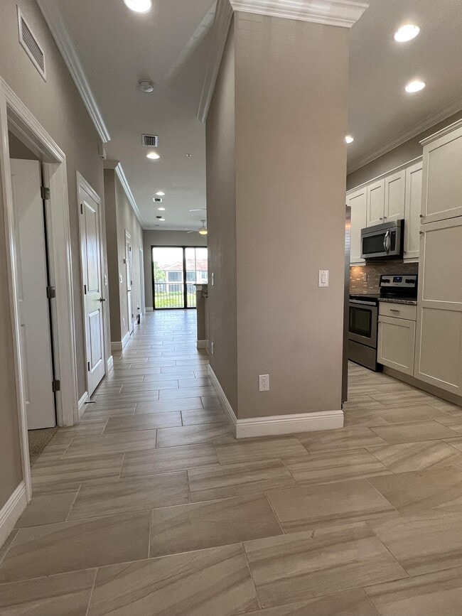 15114 Palmer Lake Cir in Naples, FL - Foto de edificio - Building Photo