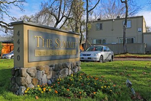 Summit at Fair Oaks in Fair Oaks, CA - Building Photo
